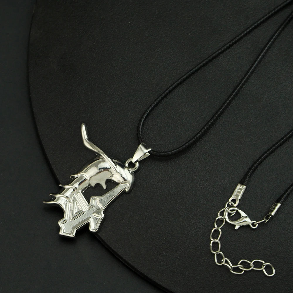 Anime Bleach Ulquiorra Cifer Mask Keychain Fashion Kurosaki Ichigo Broken Masks Pendant Metal Choker Necklace Fans Cosplay Gifts